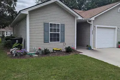 Image de Louise's Coastal Cottage - Pet Friendly. 15 min to St. Simons