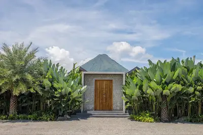 Image de Unique designed villa, surrounded by tropical landscapes, in the very center.