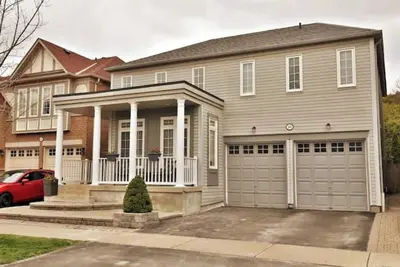 Image de Entire guest suite in an upscale area. Private entry, kitchen, bath and laundry.