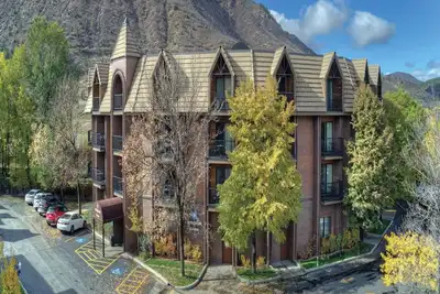 Image de 1 Bedroom Deluxe w/ Kitchen, Sleeps 4, in Durango, Co! !