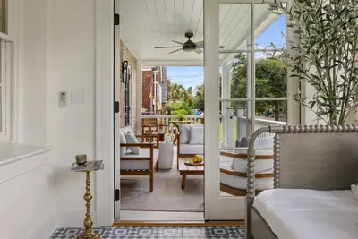 Image de Bright, Modern Interiors, Walk to Hampton Park