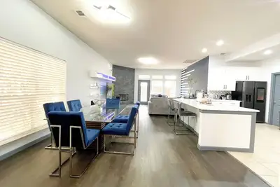 Image de 4 Bedrooms Modern Spacious Home in Frisco