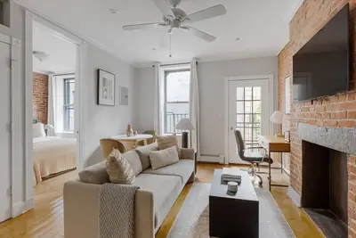 Image de Luxe East Village 2br w/ Balcony, nr Dining & Nightlife, by Blueground