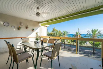 Appartement 'Albatros' avec vue sur la mer, Wi-Fi et climatisation