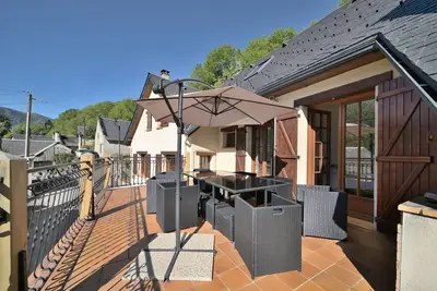 Image de Chalet 'Gite 12 Personnes Boutx' avec vue sur la montagne, terrasse privée et Wi-Fi