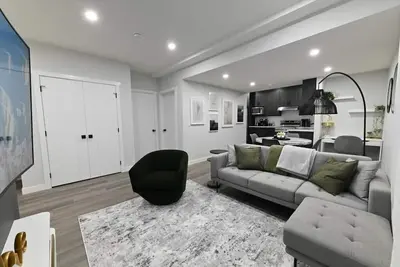 Image de Elegant 2br Suite in Se Calgary