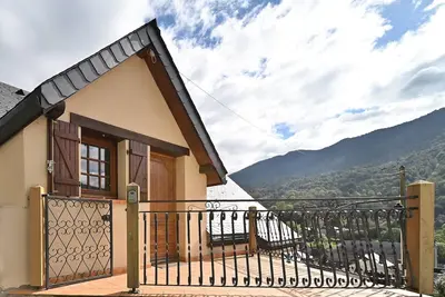 Appartement 'Appartement Boutx' avec terrasse privée, balcon et Wi-Fi