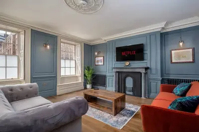 Image de Paradise Square Remodelled 18th Century Apt 1