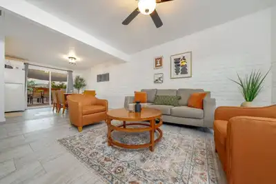 Image de Central / Clean / 3 Br 2 Ba / Remodeled / Fenced