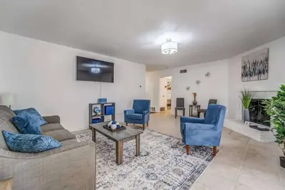 Image de Near Dining, Shopping, Parks! Tranquil Fox Trails