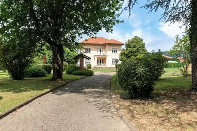 Image de Maison Cècile Apartment in villa. Host Marianne