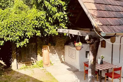 Image de A 100-year-old farmhouse located next to the BĂĽkk National Park.