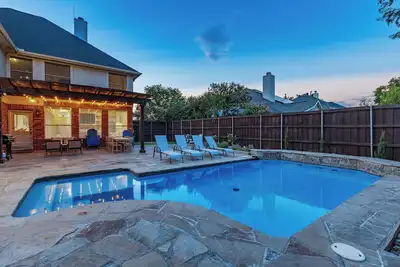 Image de Trendy Home with Heated Pool and Game Room