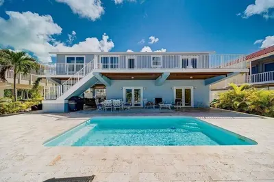 Image de Discover La Casita White Marlin, a spacious 5-bedroom escape in sunny Islamorada.