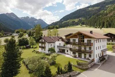 Image de Nestled among meadows and forests in the beautiful Ahrn Valley