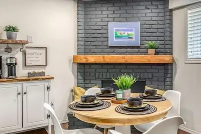 Image de Hygge Inn/ Central/ Sait/ UofC/Free parking/ Patio Bbq