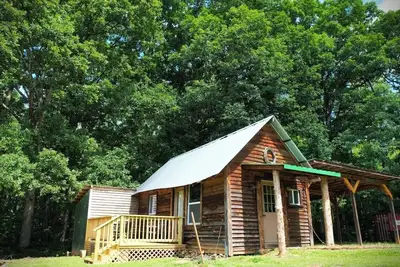 Image de Quiet and relaxing 1 bedroom farm cabin with loft and deck.