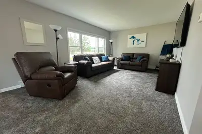 Image de Little Bay de Noc 3 Bedroom Home w/ Lake & Fishing \nAccess  \n\n