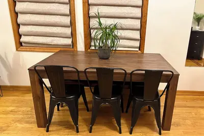 Image de Quiet oasis w/ parking & yard; close to subway, restaurants, etc.