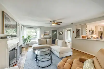 Image de Modern & Cozy 2br near Uta/At&T