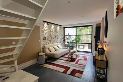 Image de Appartement calme au centre ville avec son patio.