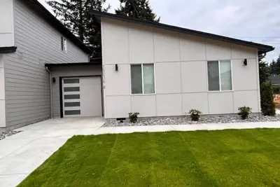 Image de Amazing & Cozy House - W/ Fire Place and Backyard