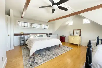 Image de Charlotte village: full kitchen, king bed, views!