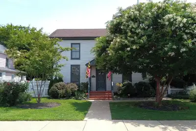 Image de Luxury on the river, steps to downtown &boat ramp!