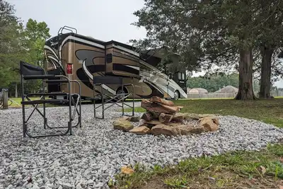 Image de Cozy Luxury Motor Coach Near Guntersville Lake Fishing & Cathedral Caverns