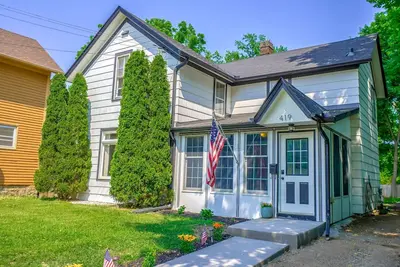 Image de Cozy House in Stillwater! A perfect stay for hockey weekends and winter fun!