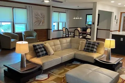 Image de Discover comfort and convenience in a newly renovated 3br/2ba home in East Cobb