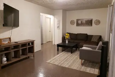 Image de 2br updated private entrance upstairs