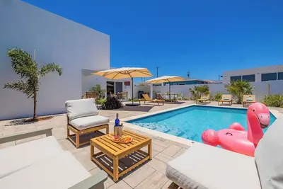 Image de Newly Built ~ Private Pool ~ 3br ~ Parking ~ Wi-Fi