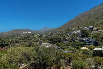 Image de Private Cottage on Clovelly mountain side, 750m to golf course, 1 km to beaches.