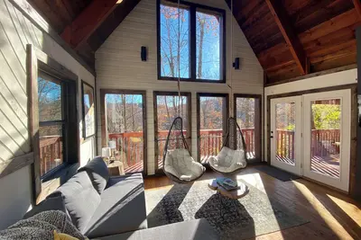 Image de Hygge:  a modern cabin with a cozy feel