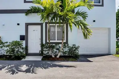 Image de Sistrunk Shades Villa #4 - New Downtown Fort Lauderdale Florida Townhomes