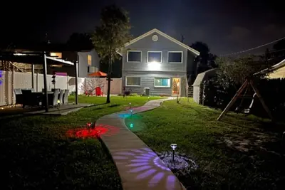 Image de Beach to Bay Bungalow - midway btw downtown and St. Pete Beach! Pet friendly!