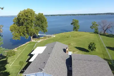 Image de Lakefront Home with Dock Access