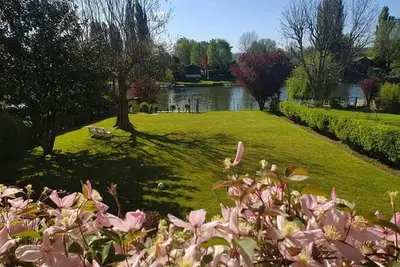 Image de Demeure de caractère, Seine au bout du jardin, 40 km Paris, 50 mn train direct