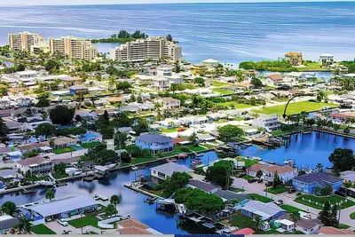 Image de Relaxing Channel home. Minutes to Antiques, Mermaids, Eateries, Marina, Beaches!