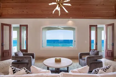 Image de Stunning Waterfront Villa