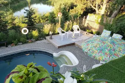 Image de A family-friendly getaway, with outdoor pool and beautiful view! \n\n