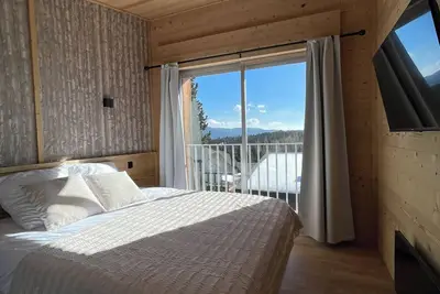 Image de Chalet de Charme Rénové à Deux pas des Pistes
