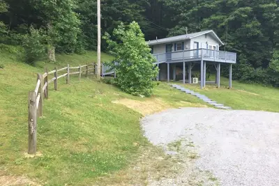 Image de A remodeled cottage close to the Dragon, Cherohala Skyway and area attractions.