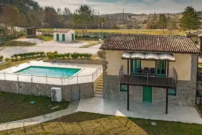 Image de Belle maison Ă Trviz avec WiFi