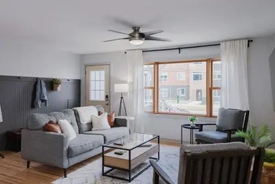 Image de Comfortable 4 bedroom - 1 block from Ndsu & minutes to Downtown Fargo!