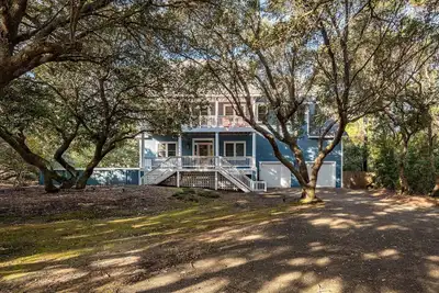 Image de SemiSecluded Obx Beach House, Heated Pool&Hot Tub, Beach Access, Pinball, Arcade