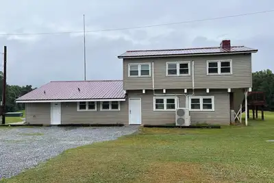 Image de 88-acre w/ Lodge, pavilion, and lake in Sc! Sit back and relax at Vsl!