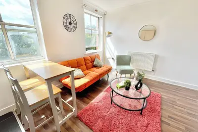 Chic 2-Bed Apartment in Southampton with Parking