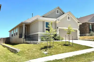 Image de 4 Bed 2 Bath Beauty Spacious Gem